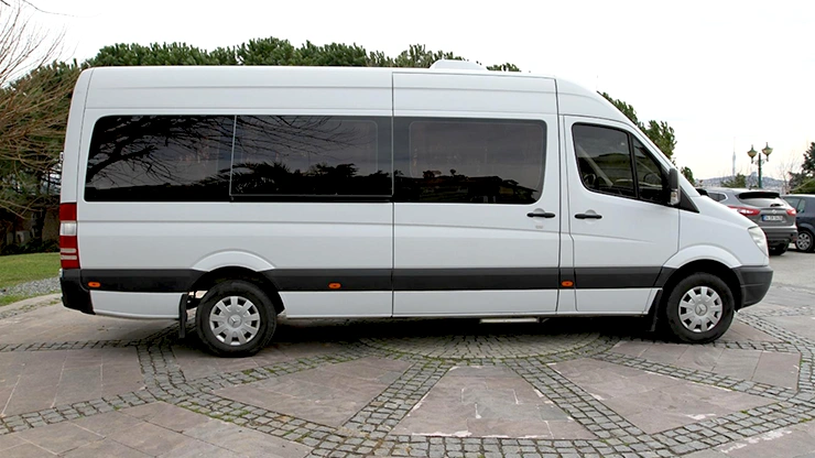 Wynajem busa dla grupy zorganizowanej w Szczecinie