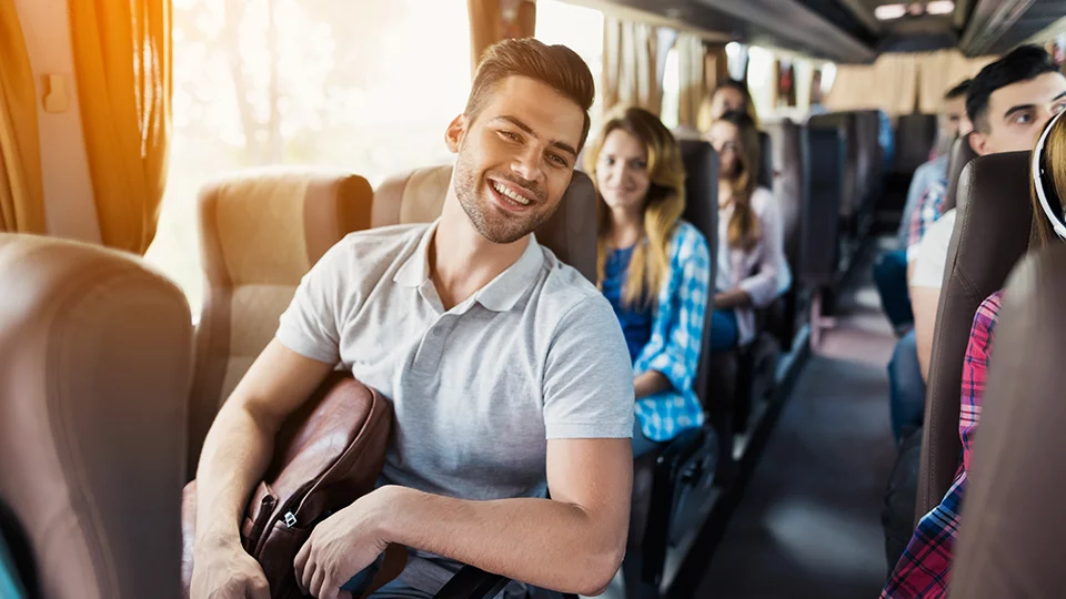 Wynajem busa z kierowcą cennik