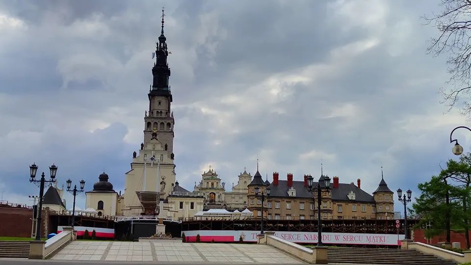 Wynajem autobusów na pielgrzymkę do Jasnej Góry