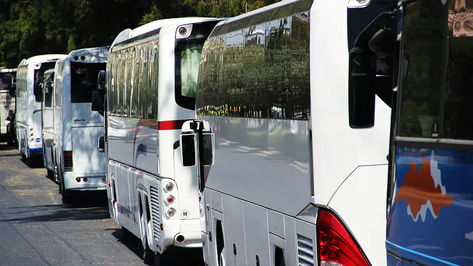 Flota autokarów do wynajęcia na wycieczki szkolne