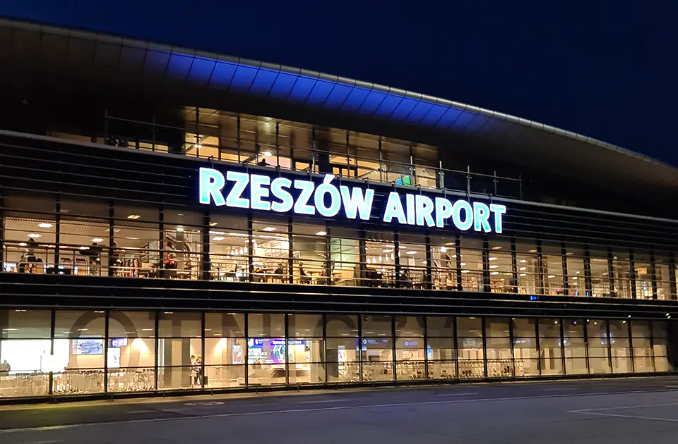 Transfer lotniskowy z Rzeszowa wynajętym autokarem